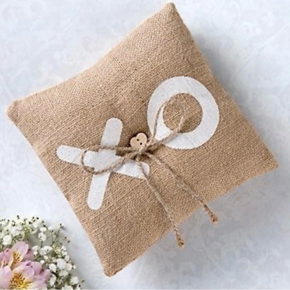 XO Burlap Wedding Guestbook & Pillow Gartner Studios New - Picture 4 of 5